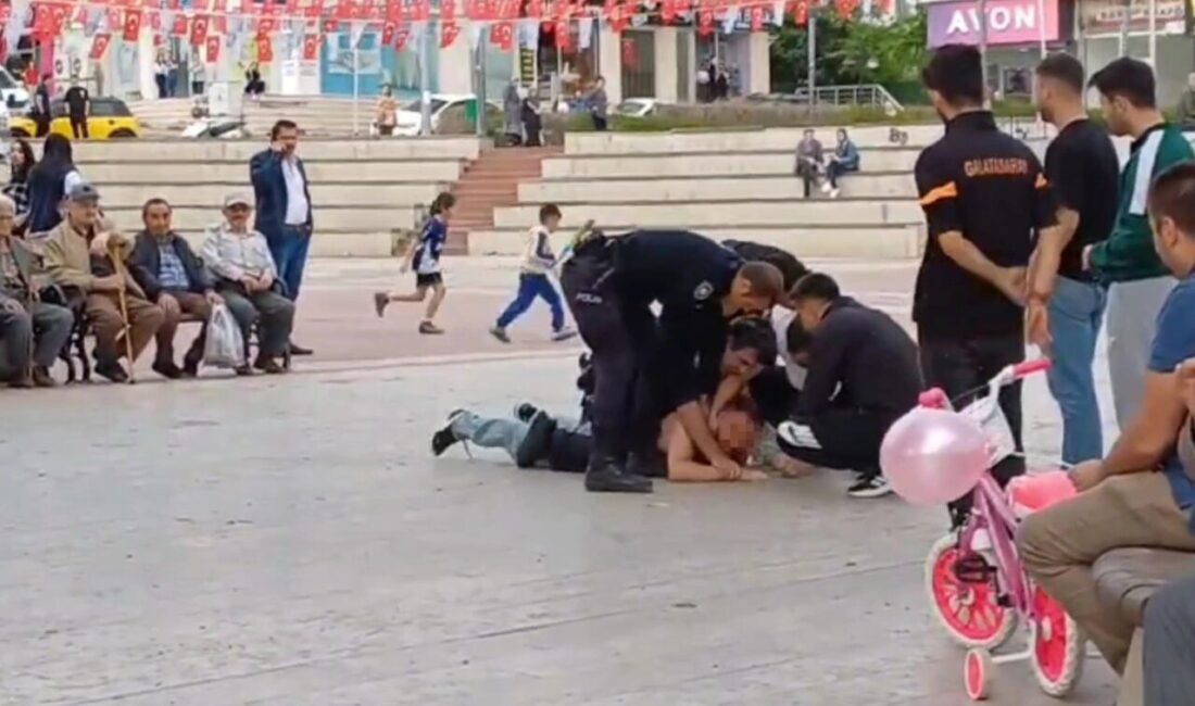 Kavgaya karışan şahıs polis ekiplerine zor anlar yaşattı Karabük’ün Safranbolu ilçesinde kavgaya karışan bir şahsın polis ekiplerine yaşattığı