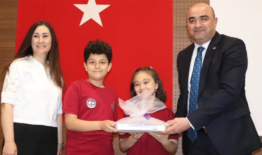 Kaymakam Baskın, miniklerle “Kariyer Günleri” etkinliğinde bir araya geldi Kütahya’nın Tavşanlı İlçe Kaymakamı Hayrettin Baskın, Milli Egemenlik İlkokulu öğrencileriyle