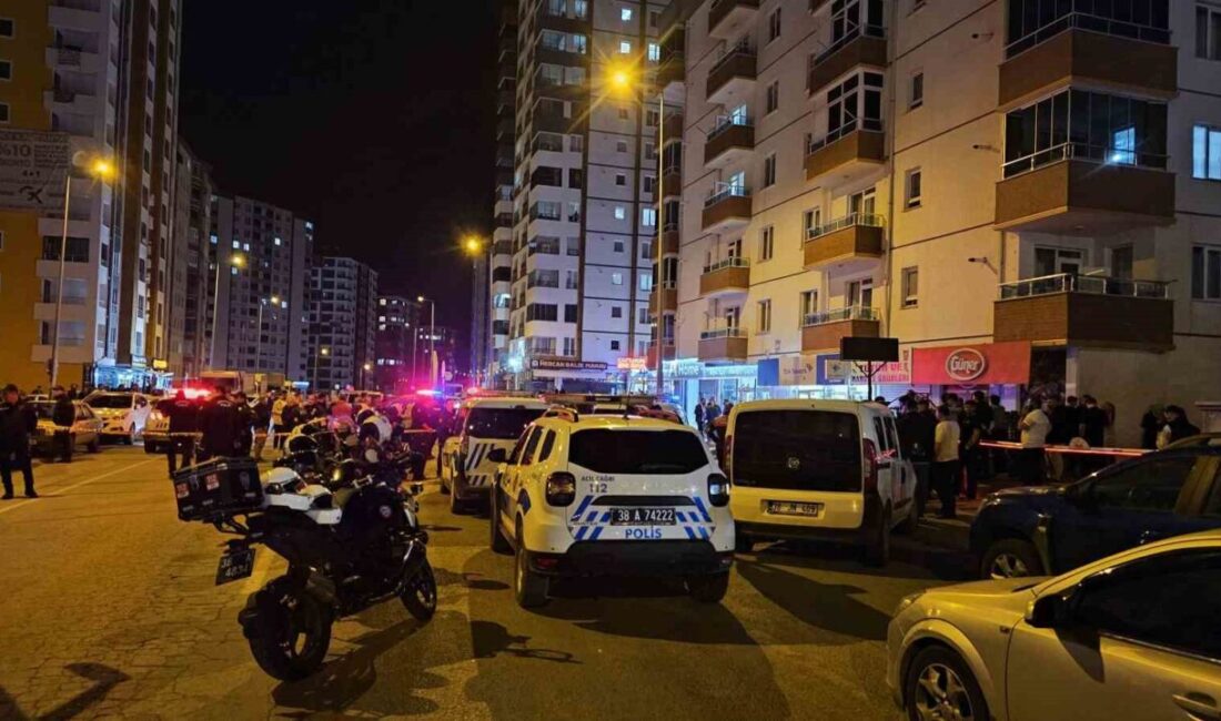 Kayseri’de silahlı kavga: 3 yaralı Kayseri’nin Kocasinan ilçesinde çıkan silahlı kavgada 1’i ağır 2 kişi