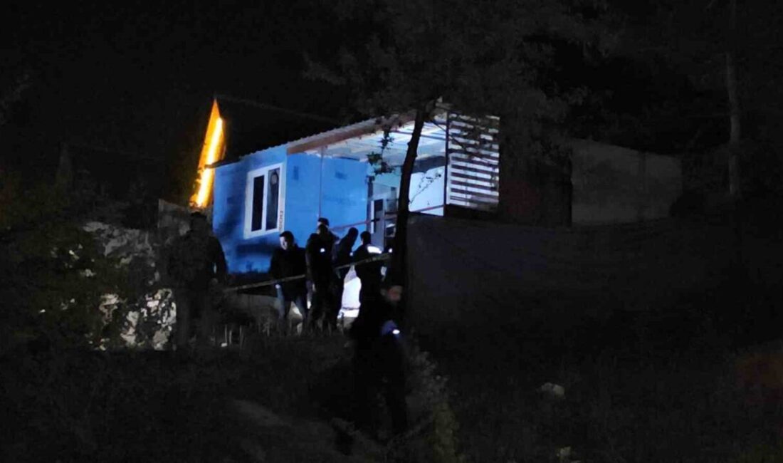 Kazara ateşlendiği öne sürülen tabancayla başından vurularak hayatını kaybetti Sakarya’nın Sapanca ilçesinde 29 yaşındaki genç, arkadaş ortamında kazara ateşlendiği
