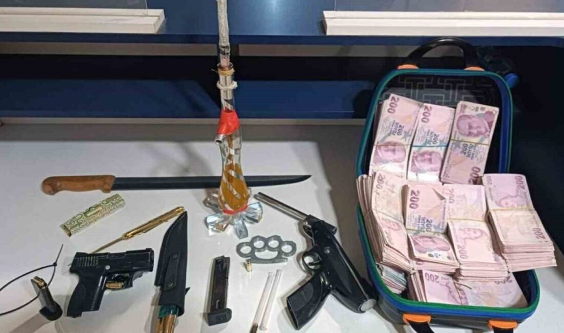 Kırıkkale’de kişiyi hürriyetinden yoksun bırakan 4 zanlı tutuklandı Kırıkkale’de ’kişiyi hürriyetinden yoksun bırakma’, ’darp’ ve ’tehdit’ suçlarına karıştığı
