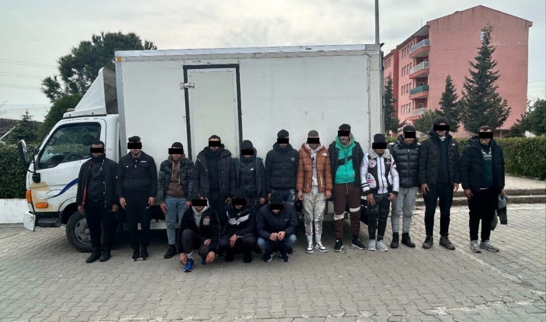 Kırklareli’nde 75 kaçak göçmen yakalandı Kırklareli’nde jandarma ekipleri bir haftada 75 kaçak göçmen yakalandı. Alınan