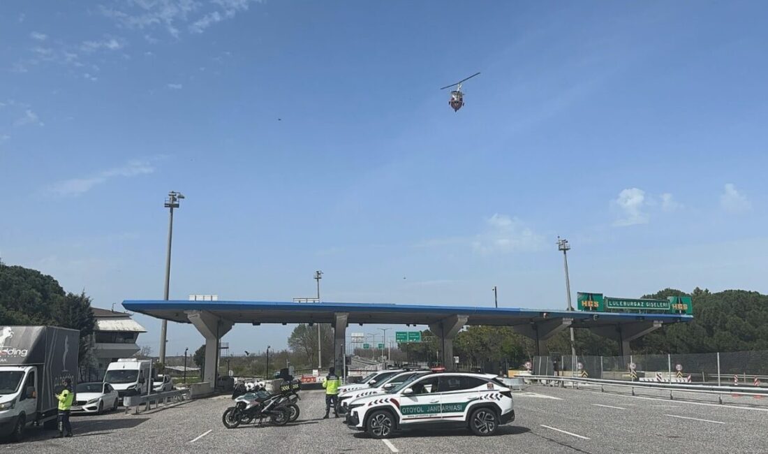 Kırklareli’nde Cayrokopter ile trafik denetimi Kırklareli’nde jandarma ekipleri tarafından Cayrokopter ile otoyolda trafik denetimi gerçekleştirildi.