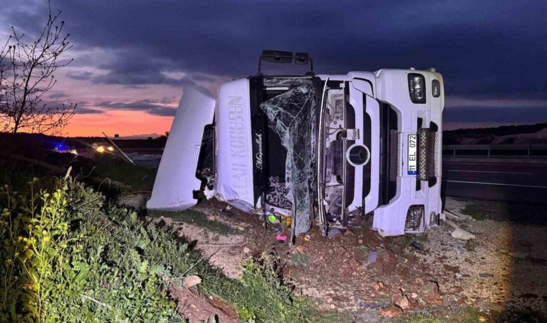 Kontrolden çıkan tır devrildi, sürücüsü yaralandı Bilecik’te seyir halinde kontrolden çıkarak devrilen tırın sürücüsü yaralandı. Alınan