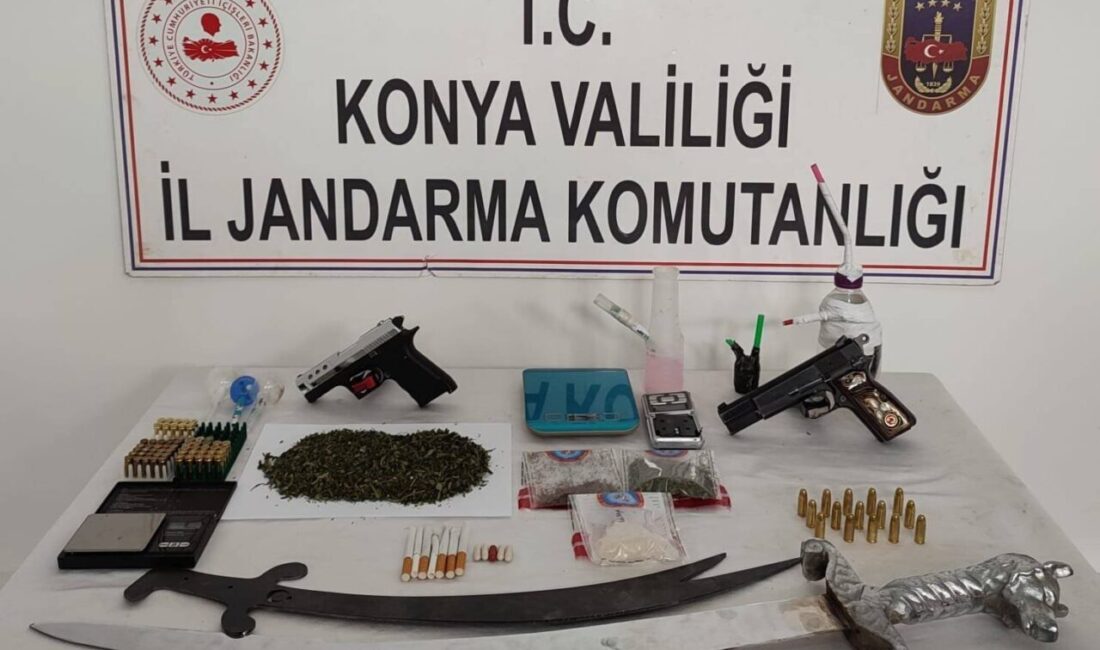 Konya’da jandarmadan uyuşturucu operasyonu Konya’nın Çumra ilçesinde jandarmanın düzenlediği operasyonda çeşitli uyuşturucu maddeler ele