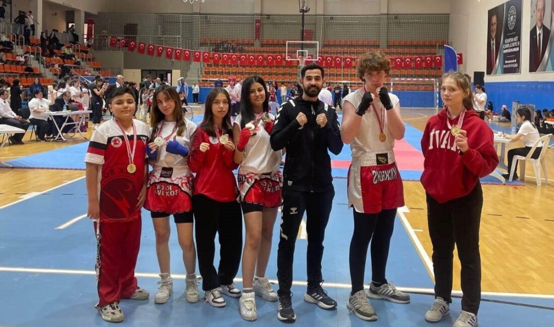 Körfez Gençlerbirliği Kandıra’dan madalyalarla döndü Kandıra’da düzenlenen Kick Boks İl Müsabakaları’nda Körfez Gençlerbirliği Spor Kulübü’nün