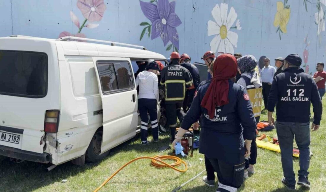 Lastiği patlayan minibüs refüjdeki işçiye çarptı: 5 yaralı Aksaray’da seyir halinde lastiği patlayan minibüs kontrolden çıkarak önce refüje