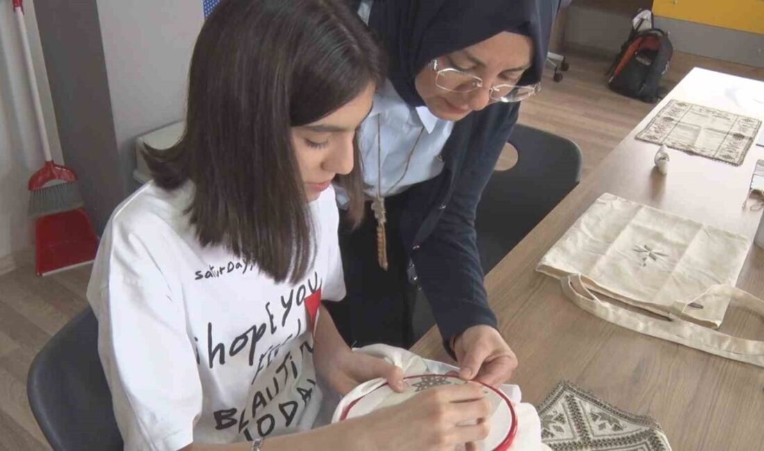 Lefkara nakışını öğretmek için uygulama geliştiren öğrenciler Teknofest’te yarışacak UNESCO tarafından Dünya Soyut Kültür Mirası Listesi’ne alınan, Kıbrıs’a özgü