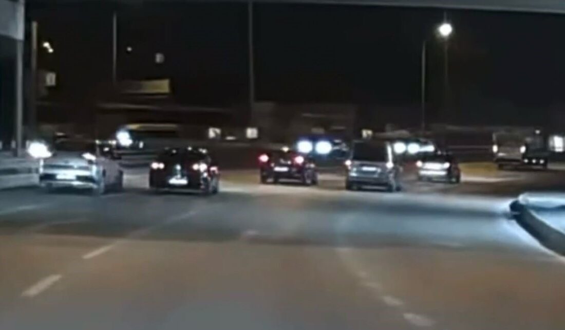 Makas atan sürücü zincirleme kazaya sebep oldu Bursa’da iddiaya göre makas atan sürücü zincirleme kazaya sebep oldu.
