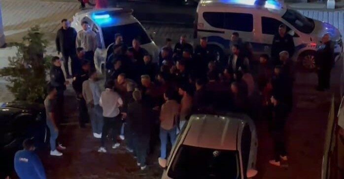 Malatya’da iki grup arasında bıçaklı kavga: 1 yaralı Malatya’da iki grup arasında çıkan bıçaklı kavgada 1 kişi yaralandı.
