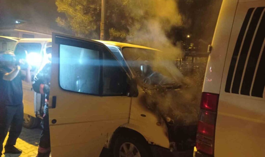 Malatya’da park halindeki araçta çıkan yangın söndürüldü Malatya’da park halaindeki bir araçta çıkan yangın itfaiye tarafından söndürüldü.