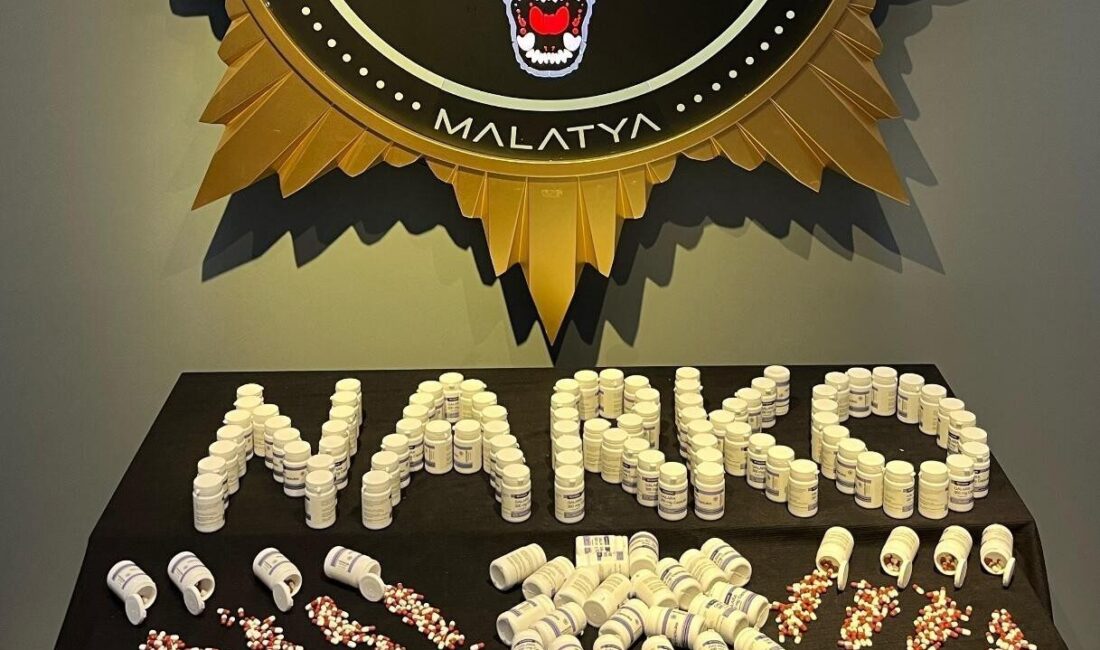 Malatya’da torbacı operasyonunda 6 tutuklama Malatya’da ’torbacı’ diye tabir edilen uyuşturucu satıcılarına yönelik düzenlenen operasyonlarda