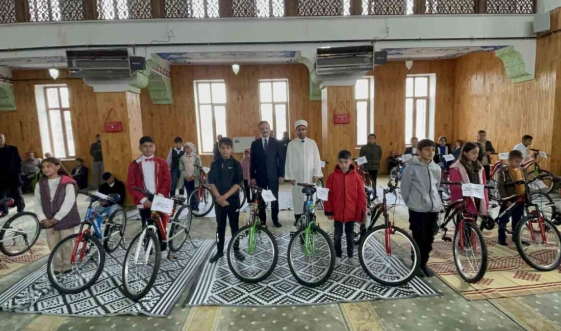 Malazgirt’te teravih namazı ve Kur’an kurslarına katılanlar ödüllendirildi MUŞ (İHA) – Muş’un Malazgirt Müftülüğü tarafından Ramazan ayı boyunca