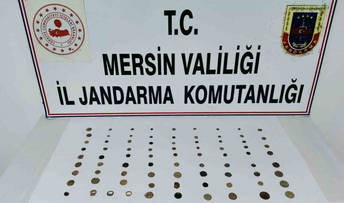 Mersin’de bir şüpheli tarihi eserleri satmaya çalışırken yakalandı Mersin’de elindeki tarihi eserleri satmaya çalışan 1 şüpheli jandarma ekiplerince