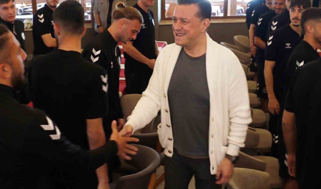Milletvekili Hatipoğlu, Eskişehirspor oyuncularıyla bir araya geldi AK Parti Eskişehir Milletvekili Nebi Hatipoğlu, Manavgat Belediyespor deplasmanına giden