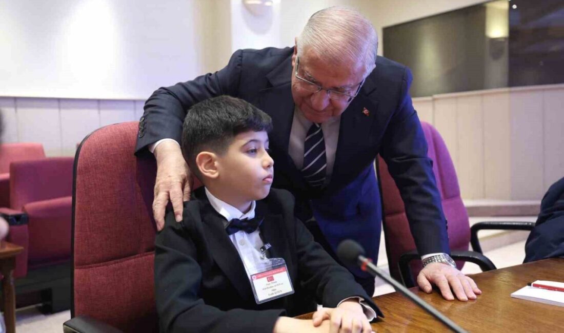 Milli Savunma Bakanı Güler, şehit ve gazi çocuklarıyla bir araya geldi Milli Savunma Bakanı Yaşar Güler, 23 Nisan Ulusal Egemenlik ve