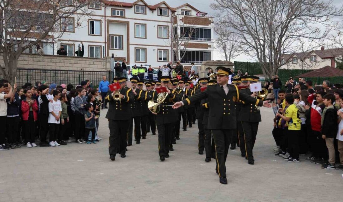 MSB Armoni Mızıkası çocuklarla buluştu Milli Savunma Bakanlığı (MSB) Armoni Mızıkası Komutanlığı, 23 Nisan Ulusal