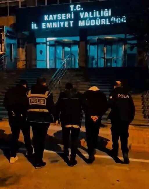 Narko – Asayiş uygulamasında aranan 119 şahıs yakalandı Kayseri İl Emniyet Müdürlüğü’nce bin 74 personelle eş zamanlı yapılan