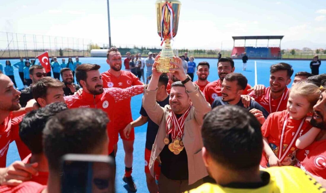 Nevşehir Belediyesi SK Hokey Takımı Avrupa şampiyonu oldu Nevşehir Belediyesi ev sahipliğinde Konya’da düzenlenen Avrupa Kulüpler Şampiyonası Challange