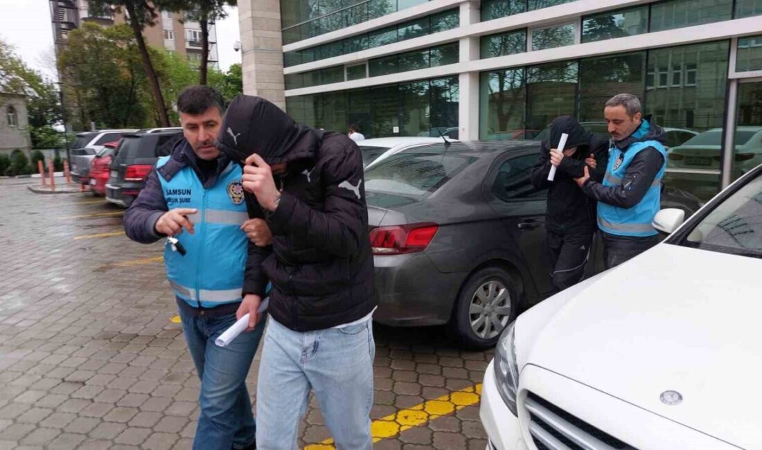 Okulda öğretmeni hastanelik eden 2 kişi tutuklandı Samsun’da okulda öğretmene bıçak çekip darp ederek hastanelik eden 2