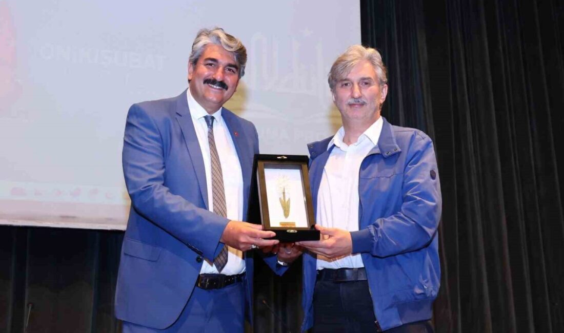 Onikişubat okuyor söyleşisi ile edebiyat rüzgarı esti Okuma kültürünü yaygınlaştırmayı hedefleyen Onikişubat Belediyesi, ‘Onikişubat Okuyor’ projesi kapsamında