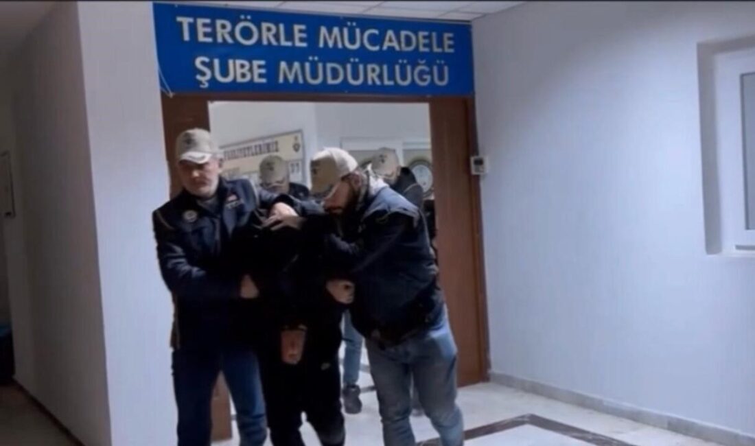 Osmaniye’de FETÖ/PDY operasyonu: 1 tutuklama Osmaniye’de polis ekiplerince terör örgütü FETÖ/PDY’e yönelik düzenlenen operasyonda gözaltına