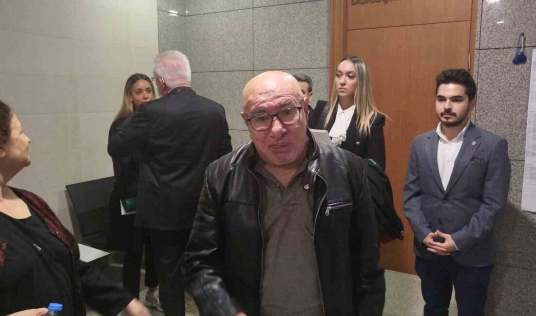 Oyuncu İlyas Salman’a ’Cumhurbaşkanına alenen hakaret’ suçundan 11 ay 20 gün hapis cezası Sinema oyuncusu İlyas Salman’ın Cumhurbaşkanı’na alanen hakaret ettiği iddiasıyla yargılandığı