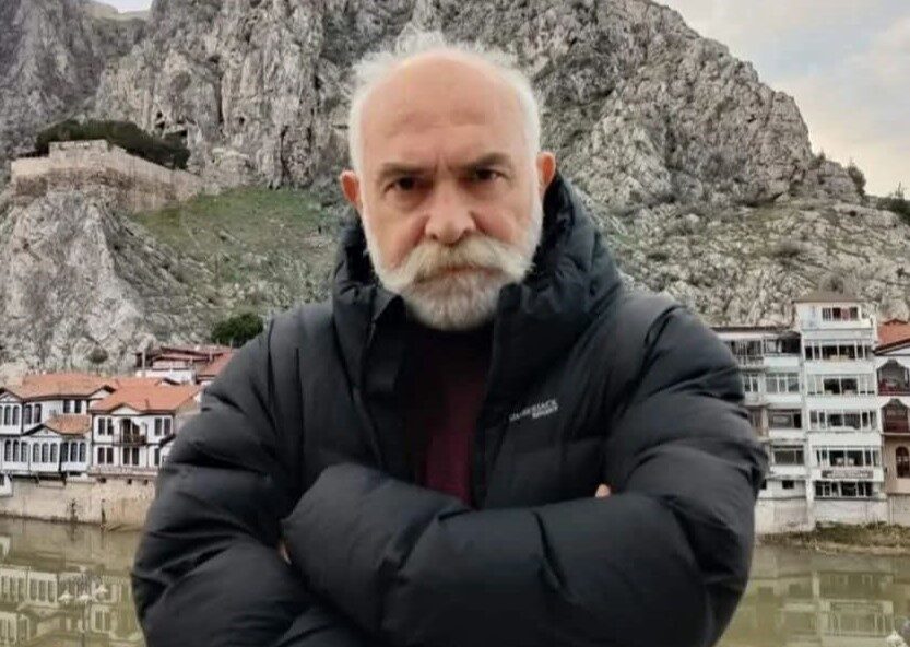 Oyuncu Yavuz Çetin hayatını kaybetti Oyuncu ve şair Yavuz Çetin hayatını kaybetti. Bir süredir kanser