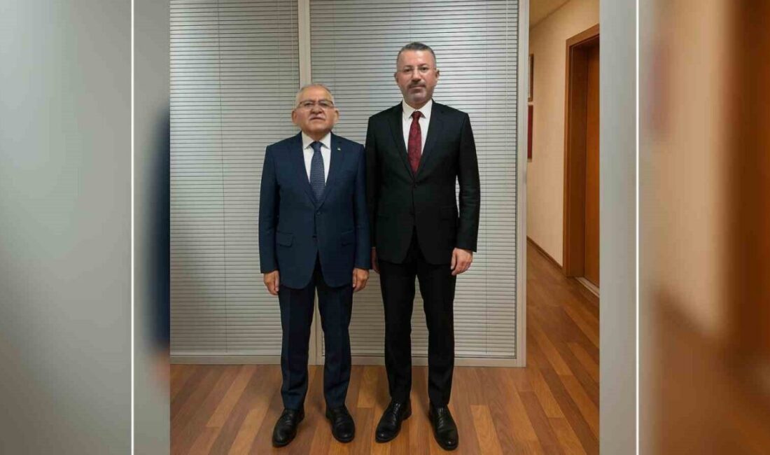Rektör Kırışık, Başkan Büyükkılıç ile iş birliği görüşmesi yaptı Karabük Üniversitesi Rektörü Prof. Dr. Fatih Kırışık’ın, Kayseri Büyükşehir Belediye