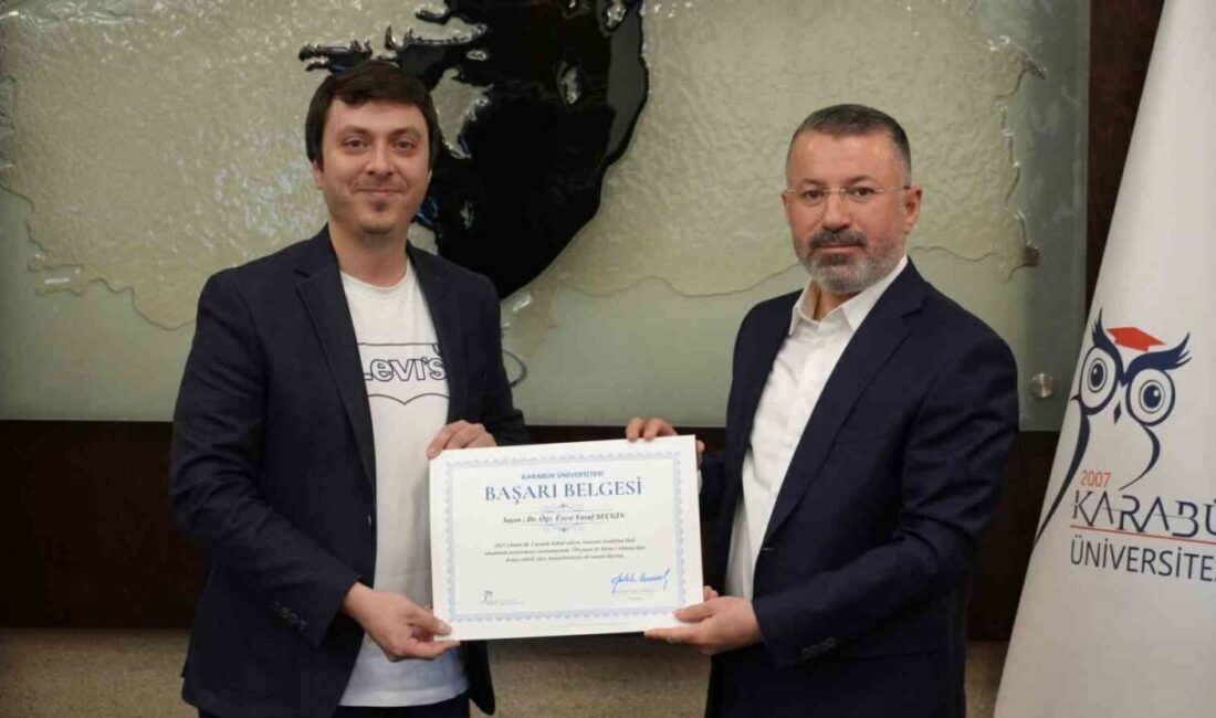 Rektörü Kırışık, akademisyenlerini onurlandırdı Karabük Üniversitesi Rektörü Prof. Dr. Fatih Kırışık, akademik alanda elde