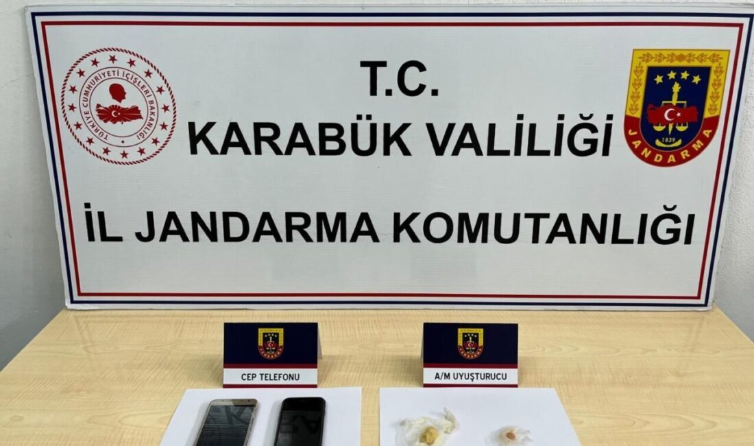 Safranbolu’da 250 bin TL’lik uyuşturucu ham maddesi ele geçirildi Karabük’ün Safranbolu ilçesinde iki kişi, 250 bin TL’lik uyuşturucu ham