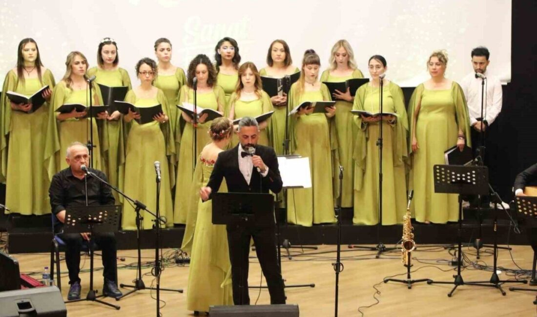 Sanat Festivali’nin ikinci günü coşkulu konserle tamamlandı Aydın’ın Efeler ilçesinde düzenlenen Sanat Festivali’nin ikinci gününde sahne alan