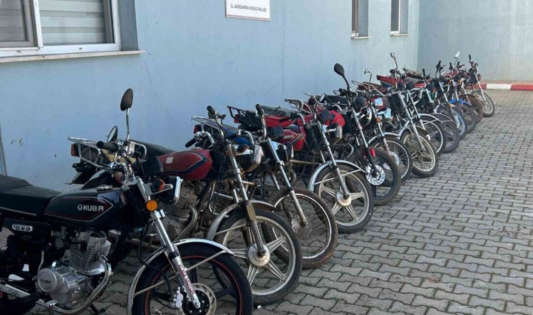 Şanlıurfa’da motosiklet hırsızlarına operasyon: 14 gözaltı Şanlıurfa’nın Siverek ilçesinde jandarmanın 9 ayrı adrese düzenlediği eş zamanlı