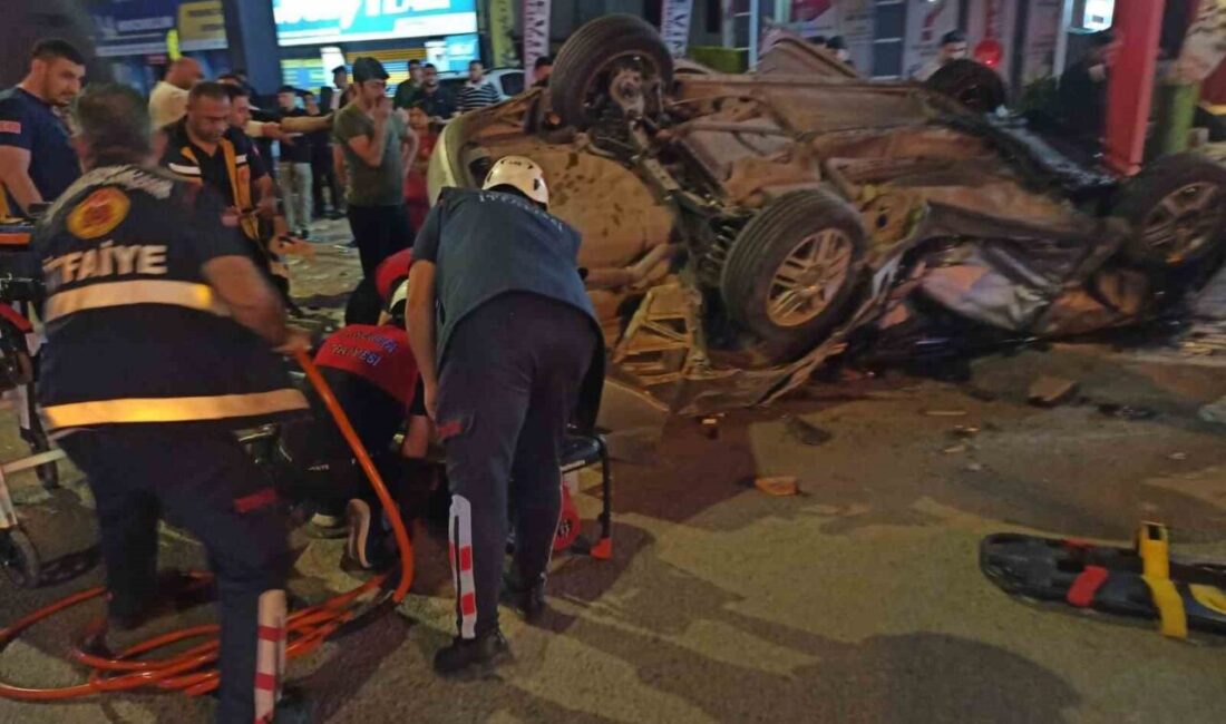 Şanlıurfa’da park halindeki araçlara çarpan otomobil takla attı: 2 ölü, 1 yaralı Şanlıurfa’da otomobilin park halindeki üç araca çarpıp takla attığı kazada