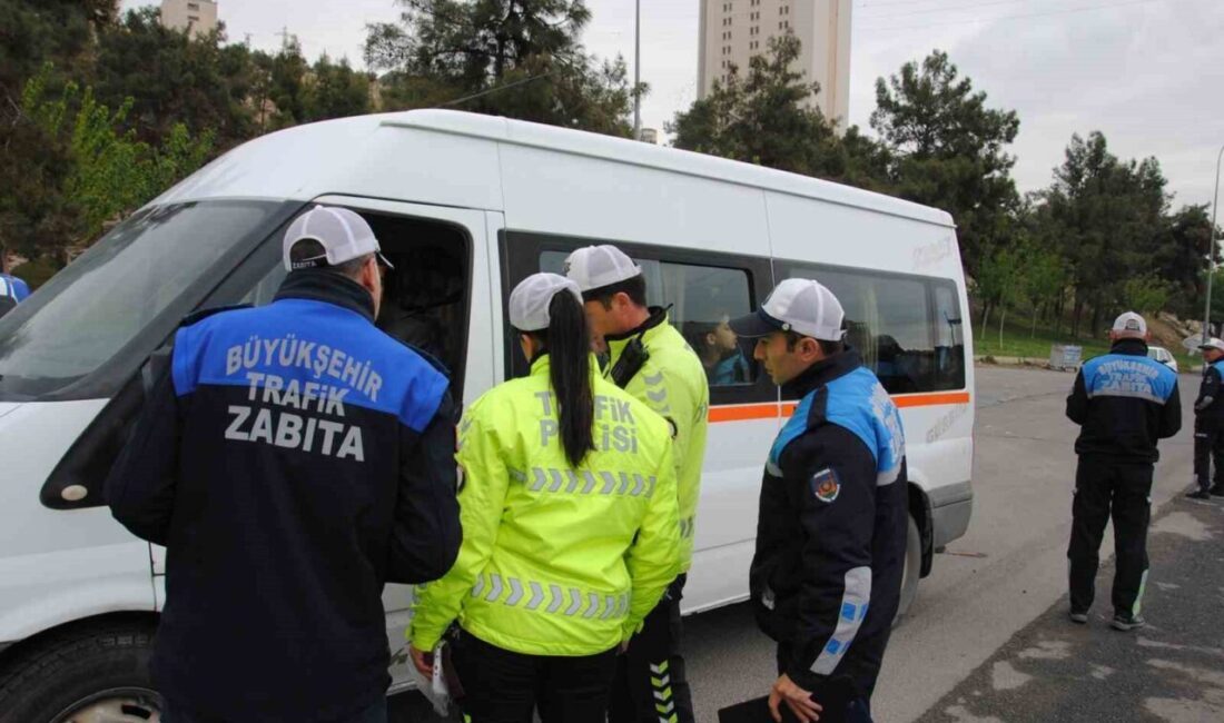 Şanlıurfa’da personel servis araçlarına denetim Şanlıurfa Büyükşehir Belediyesi Zabıta Trafik Şube Müdürlüğü ekipleri, kentte ulaşım