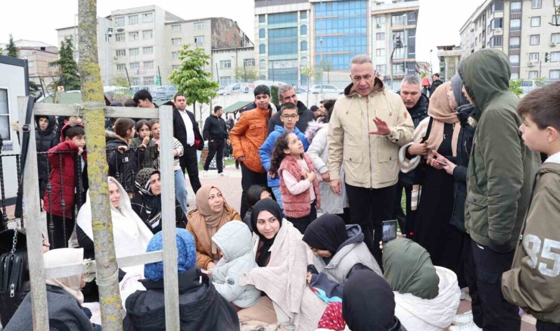 Sultangazi Belediyesi deprem sonrası tüm ekipleri ile sahada İstanbul’da meydana gelen depremin ardından Sultangazi Belediyesi, komşularının yanında olmaya