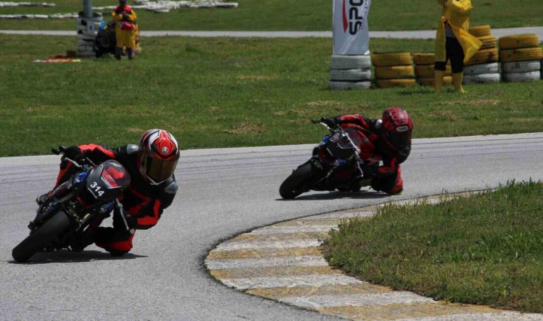 Süpermotoda yılın ilk mücadelesi Uşak’ta tamamlandı Türkiye Süpermoto Şampiyonası ve FIM MiniGP şampiyonasında sezonun ilk yarışları