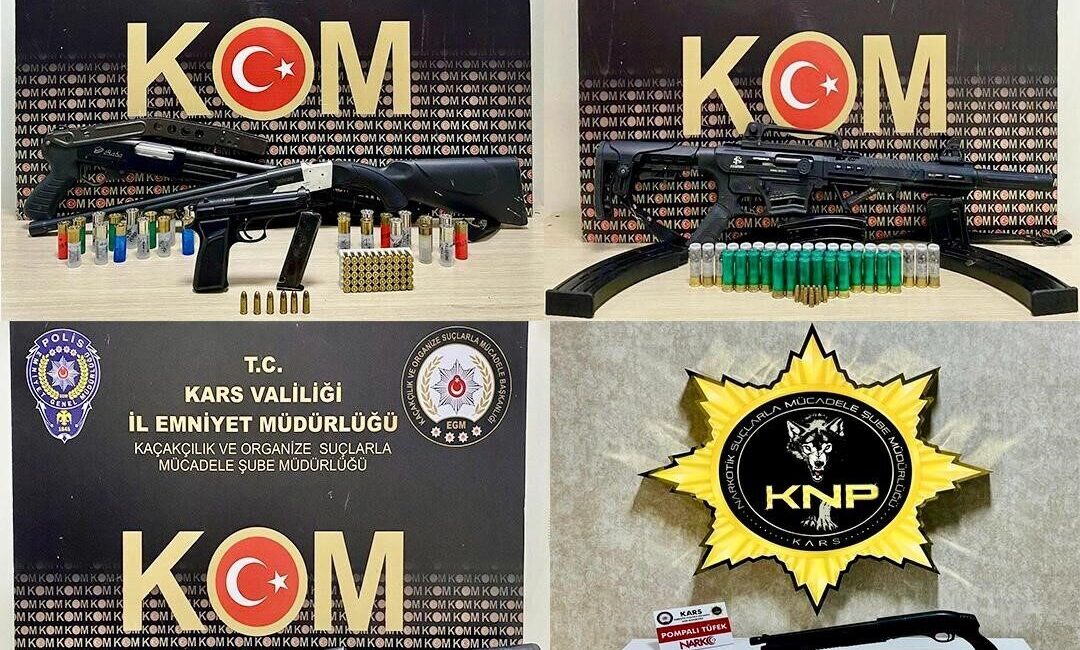 Susuz’da silah ve mühimmat ele geçirildi Susuz’da polisin düzenlendiği operasyonda çok sayıda silah ve mühimmat ele