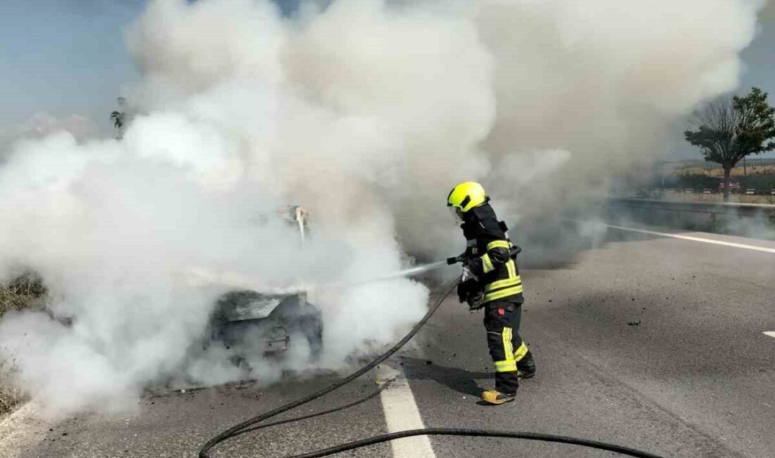 Tarsus’ta otomobil yangını Mersin’de otoyolda seyir halindeki bir otomobil yandı. Alınan bilgiye göre,