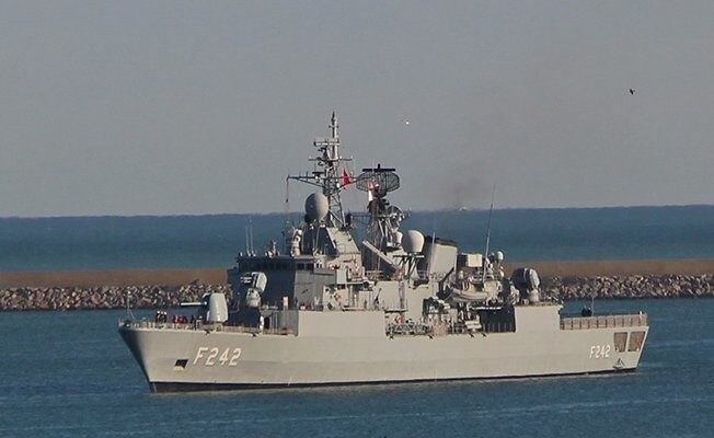TCG Fatih Fırkateyni ve TCSG-87 ziyarete açılacak Deniz Kuvvetleri Komutanlığına ait TCG Fatih (F-242) Fırkateyni ile Sahil