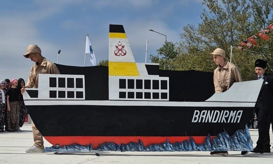 Tekirdağ’da 23 Nisan coşkusu Tekirdağ’ın Süleymanpaşa ilçesindeki amfi tiyatro alanı, 23 Nisan Ulusal Egemenlik