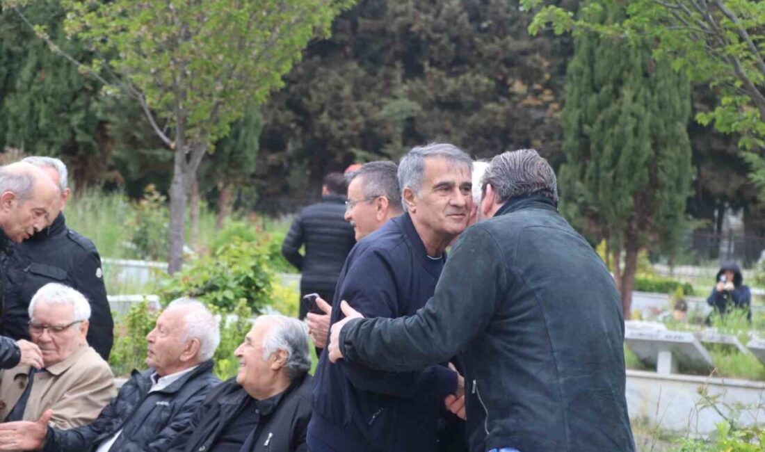 Trabzonspor Onursal Başkanı Mehmet Ali Yılmaz, kabri başında anıldı Devlet eski Bakanı ve Trabzonspor Onursal Başkanı Mehmet Ali Yılmaz,