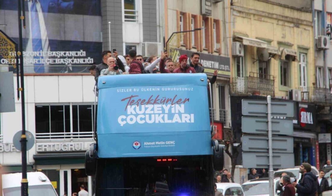 Trabzonspor U19 takımı Avrupa ikinciliğini taraftarıyla kutladı UEFA Gençlik Ligi final maçında İspanyol ekibi Barcelona’ya 4-1 mağlup