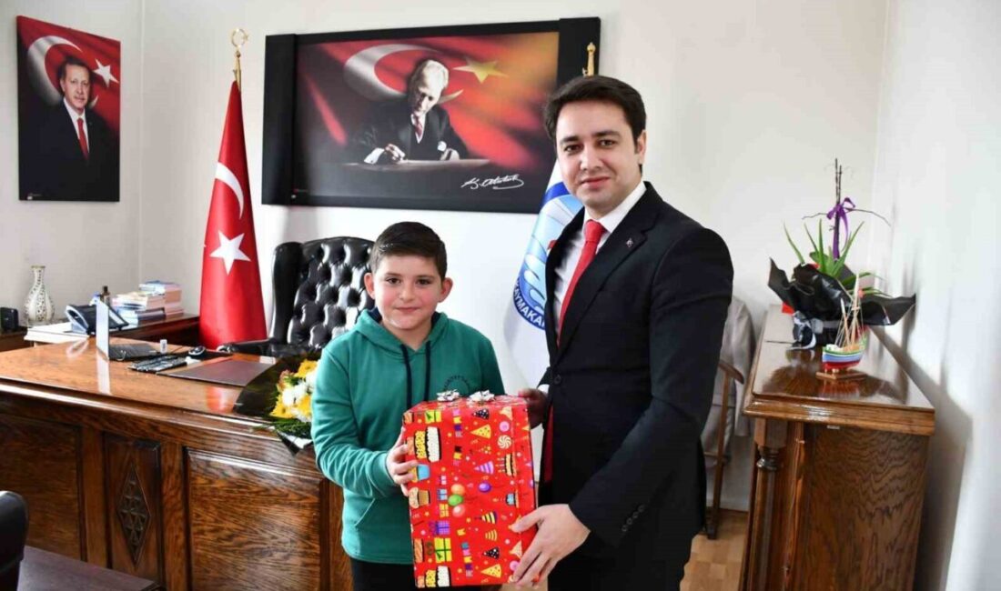 Türkeli’de geleceğin yöneticileri 23 Nisan’da görev başında Sinop’un Türkeli ilçesinde, 23 Nisan Ulusal Egemenlik ve Çocuk Bayramı’nın
