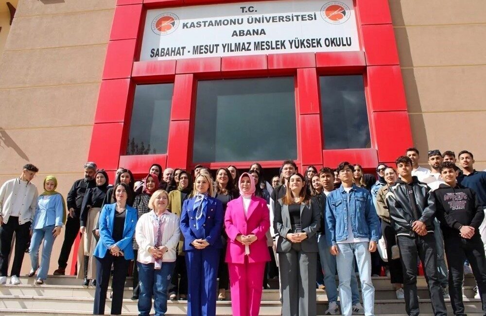 Üniversite öğrencilerine ilham veren panel Kastamonu Üniversitesi tarafından düzenlenen “Başarılı Kadınlar, Güçlü Aileler” konulu panel