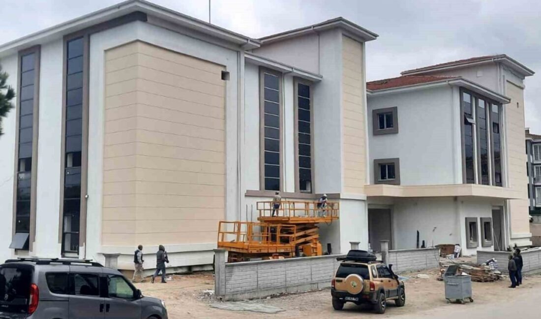 Yeni Aile Sağlığı Merkezi binaları açılış için gün sayıyor Birinci basamak sağlık hizmetlerinin altyapısını güçlendirmek amacıyla yürütülen çalışmalar çerçevesinde,
