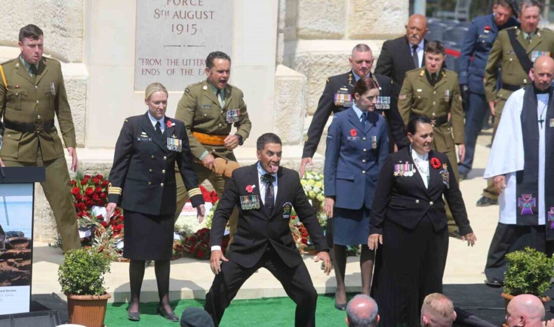 Yeni Zelanda askerleri, atalarını ’haka’ dansıyla andı Çanakkale Kara Savaşları’nın 110. yıl dönümü nedeniyle Conkbayırı’nda düzenlenen anma