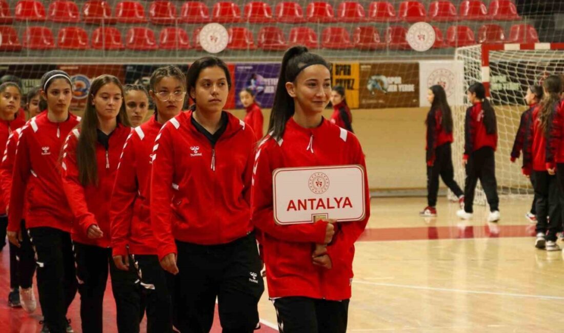 Yıldızlar Türkiye Futsal Birinciliği Kayseri’de başladı Okul Sporları Futsal Yıldızlar Türkiye Birinciliği müsabakaları Atatürk Spor Salonu’nda