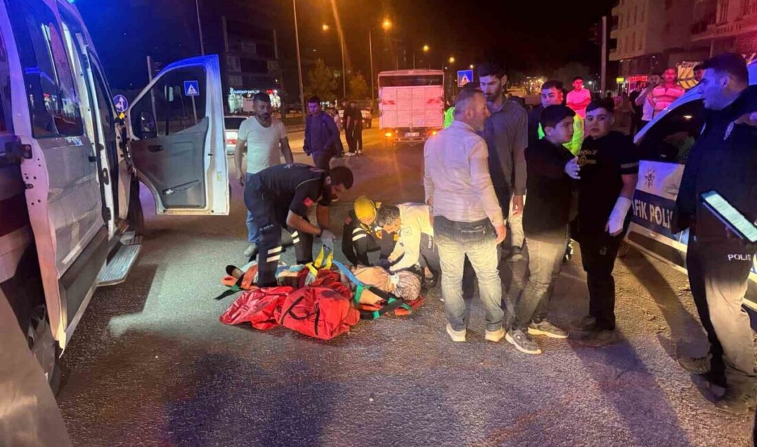 Yolun karşısına geçerken kamyonetin çarptığı bir kişi yaralandı Adıyaman’ın Kahta ilçesinde yolun karşısına geçerken kamyonetin çarptığı 1 kişi