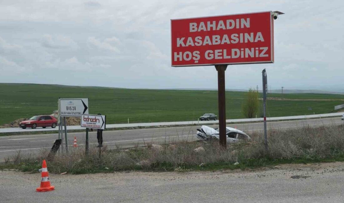 Yozgat’ta trafik kazası: 3 yaralı Yozgat’ta iki otomobilin çarpışması sonucu meydana gelen trafik kazasında 3